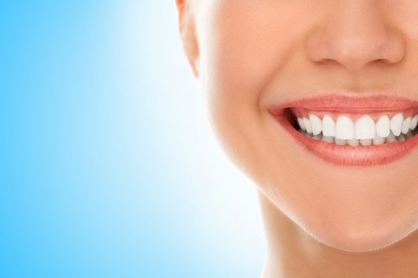 Консультация стоматолога по лечению кариеса на передних зубах
