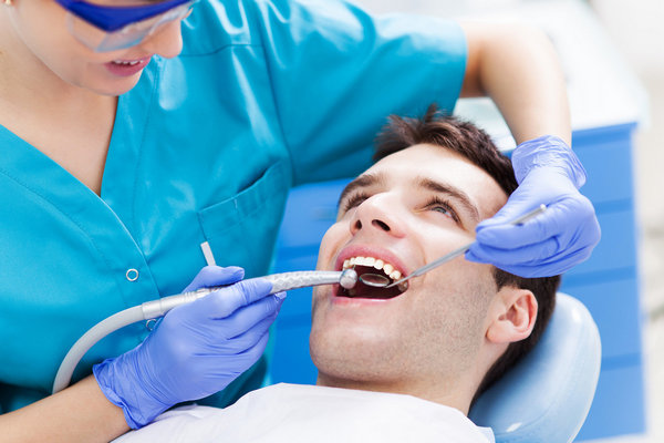 Услуги по лечению зубов у взрослых пациентов