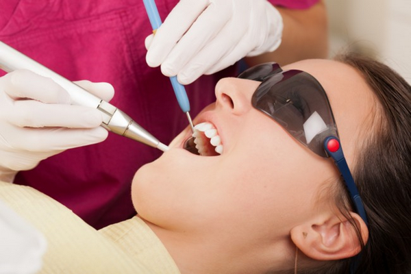 Иплантация зубов с применением лазера