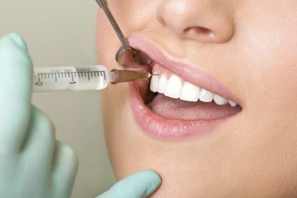 Местная анестезия в стоматологии используется для выключения ощущения боли в определенной ограниченной области
