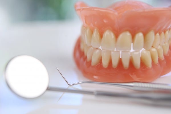 Полные съёмные пластиночные протезы применяются при потере всего зубного ряда верхней или нижней челюсти